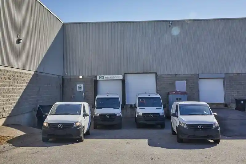 Warehouse loading doors and delivery vehicles